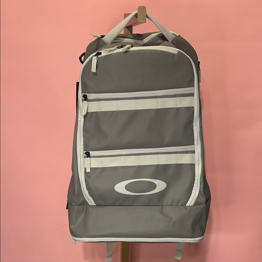 NWT Oakley Men's Rover Convertible Bag